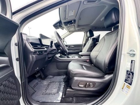 Certified 2025 Kia Carnival SX image 17