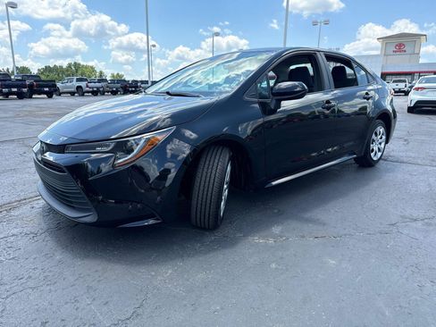 Used 2023 Toyota Corolla LE FWD image 4