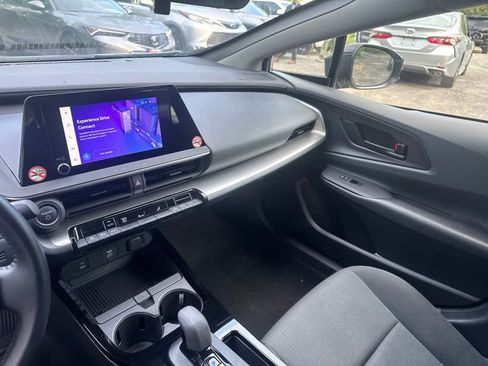 Used 2025 Toyota Prius LE FWD image 8