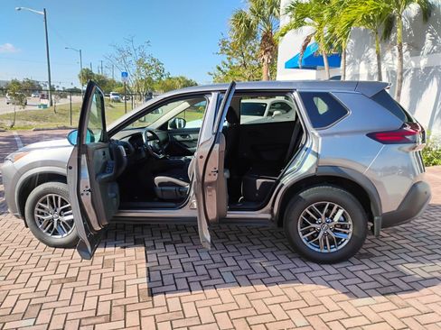 Used 2023 Nissan Rogue S AWD/4WD image 11