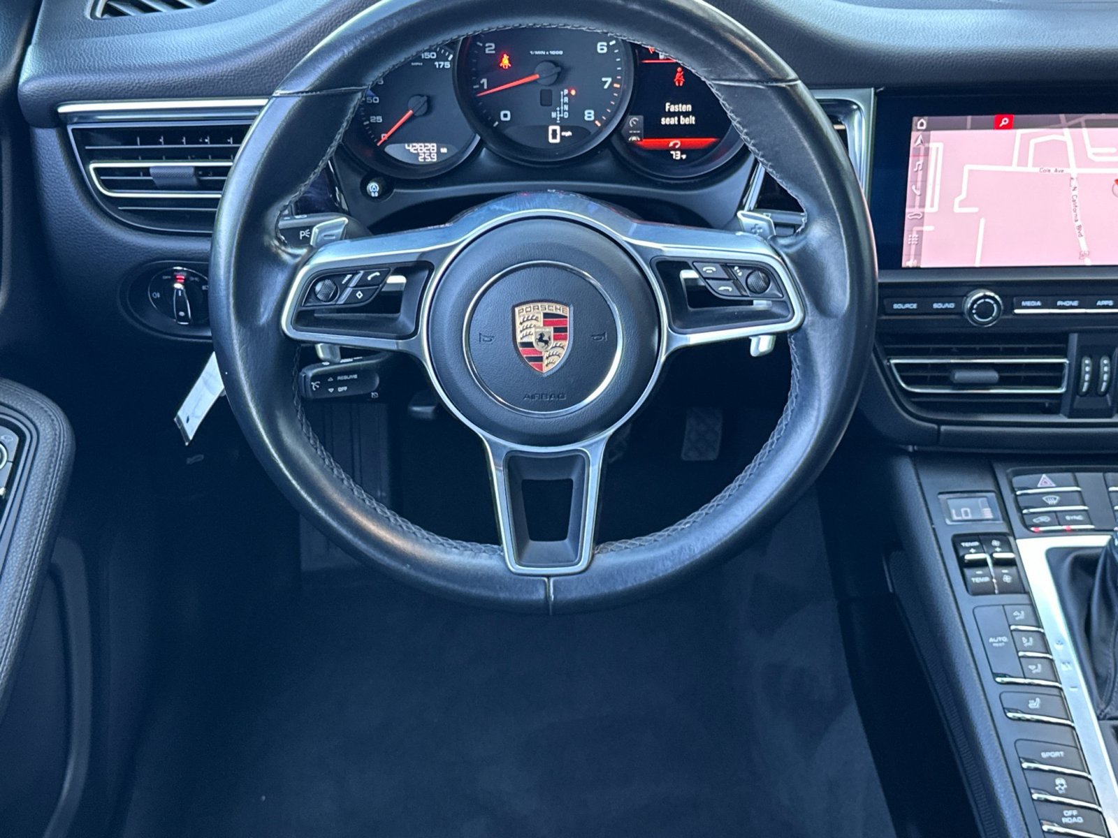 Certified 2020 Porsche Macan AWD/4WD image 19