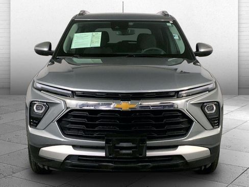 Used 2025 Chevrolet TrailBlazer LT AWD/4WD image 2