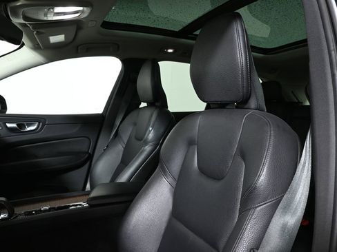 Used 2023 Volvo XC60 B5 Plus image 16
