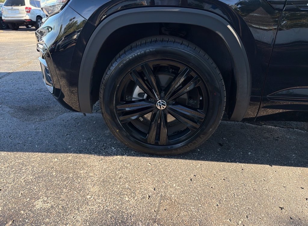 Used 2023 Volkswagen Atlas Cross Sport SEL R-Line AWD/4WD image 44