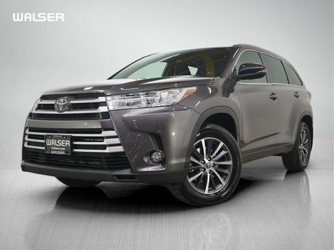 Used 2018 Toyota Highlander XLE image 1