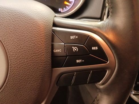 Used 2019 Jeep Grand Cherokee Limited w/ Trailer Tow Group IV image 17