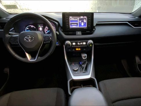 Used 2022 Toyota RAV4 SE w/ Convenience Package image 15