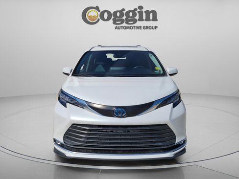 Used 2022 Toyota Sienna XLE FWD image 5