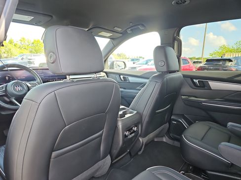 Used 2025 Buick Enclave Preferred image 11