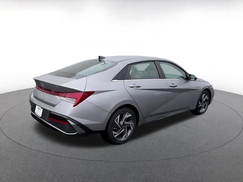 Used 2025 Hyundai Elantra SEL image 13