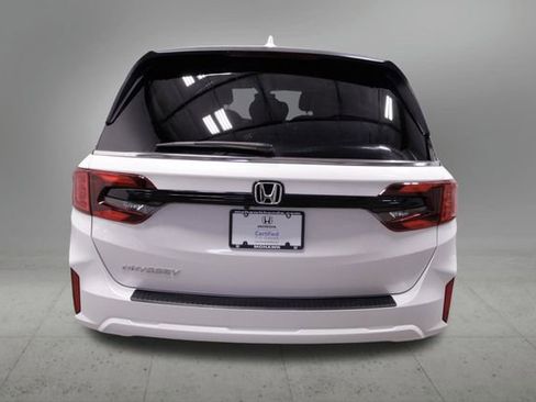 Certified 2025 Honda Odyssey EX-L image 5