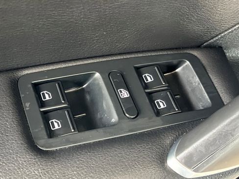 Used 2018 Volkswagen Passat 2.0T SE image 13