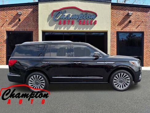 Used 2018 Lincoln Navigator Reserve w/ Technology Package AWD/4WD image 3