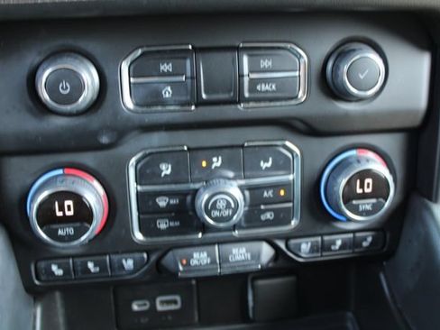 Used 2021 Chevrolet Suburban High Country RWD image 36