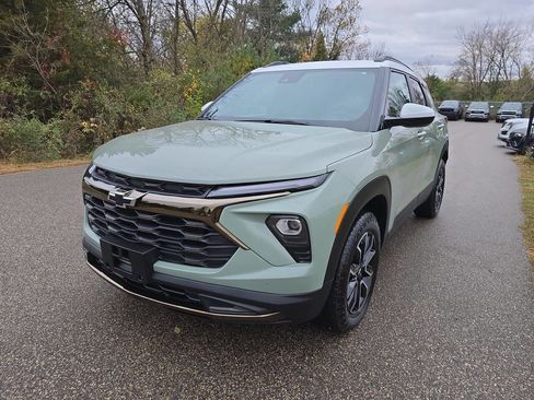 Used 2025 Chevrolet TrailBlazer ACTIV w/ Convenience Package image 2