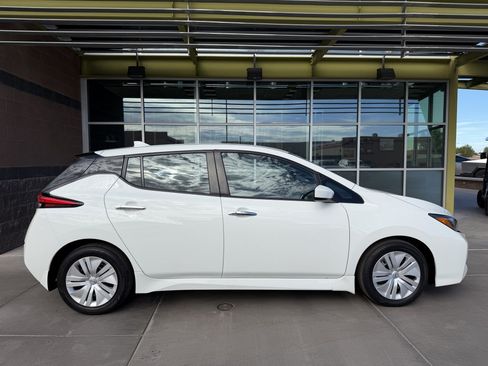 Used 2025 Nissan Leaf S FWD image 9