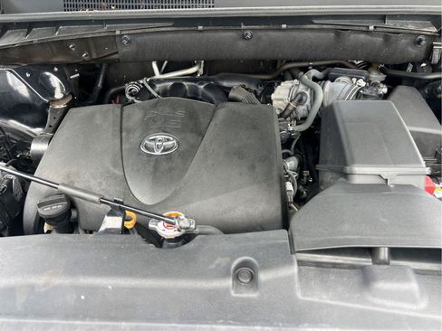 Used 2019 Toyota Highlander XLE AWD/4WD image 31
