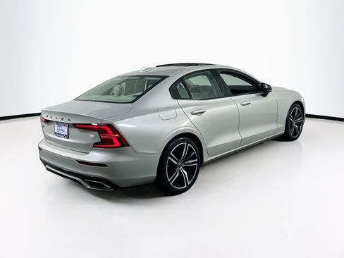 Used 2022 Volvo S60 T8 R-Design Expression w/ Premium Package image 5