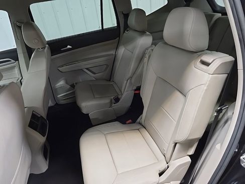 Used 2023 Volkswagen Atlas SE image 32