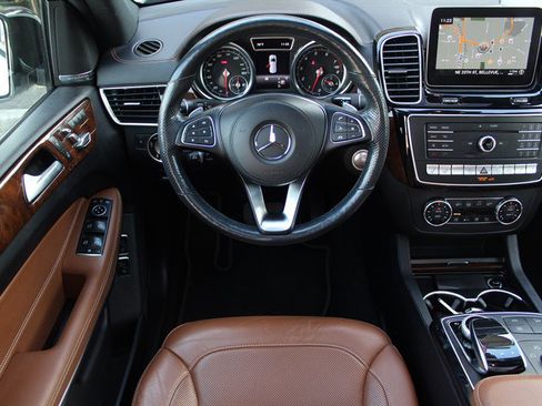 Used 2018 Mercedes-Benz GLS 550 4MATIC image 2