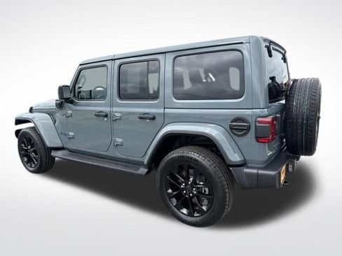 Used 2025 Jeep Wrangler Unlimited Sahara AWD/4WD image 4