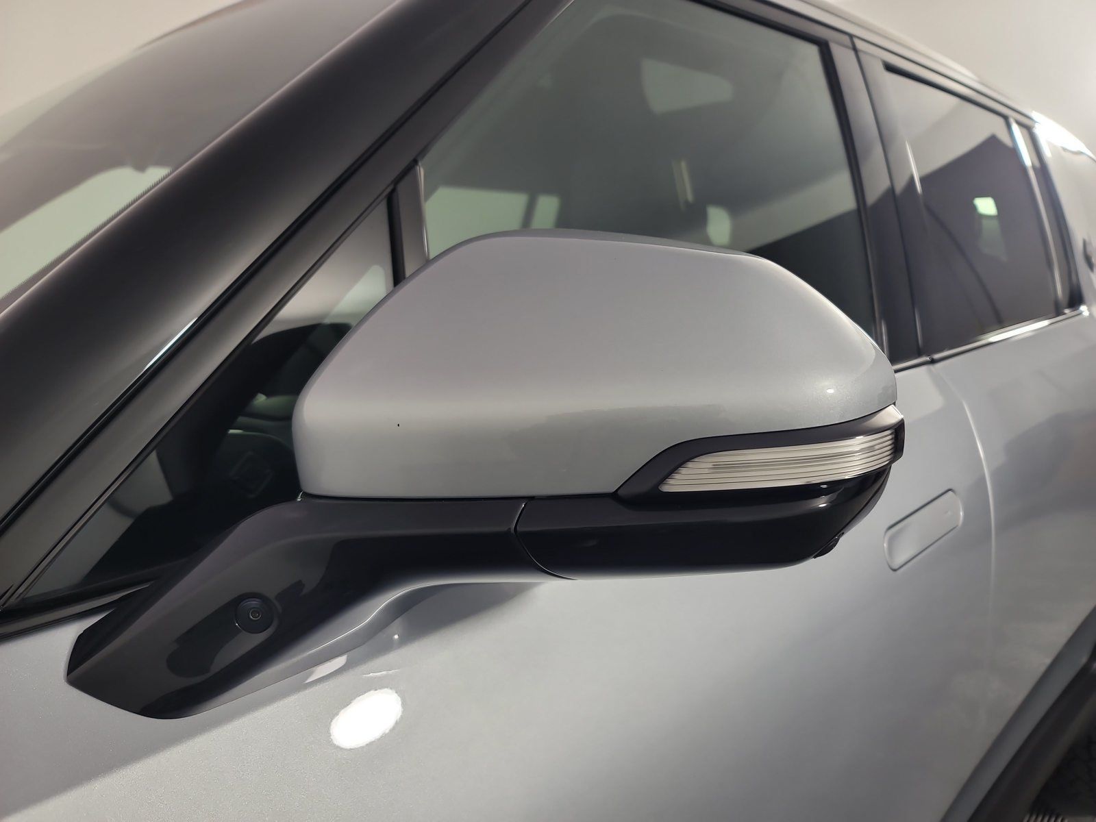 Used 2025 Rivian R1S Adventure Dual AWD/4WD image 35