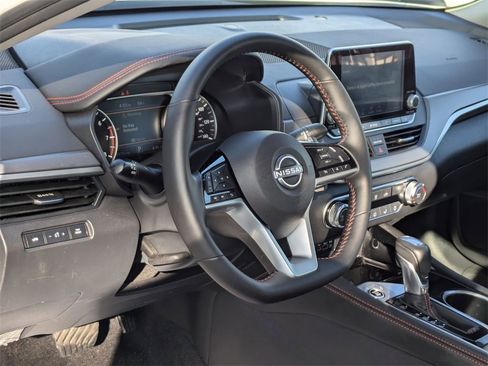 Used 2025 Nissan Altima 2.5 SR image 14