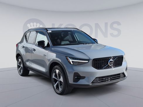 New 2026 Volvo XC40 B5 Plus w/ Protection Package Premier image 10