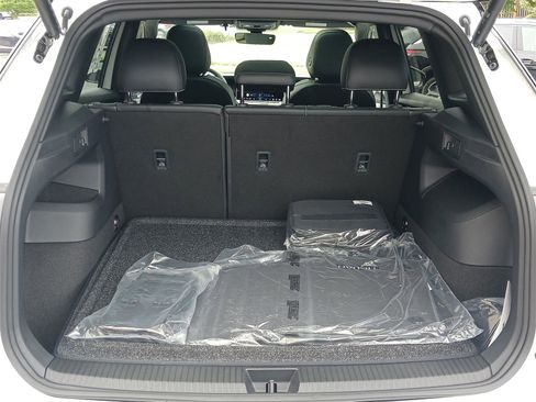 New 2025 Volkswagen Tiguan SE R-Line image 32