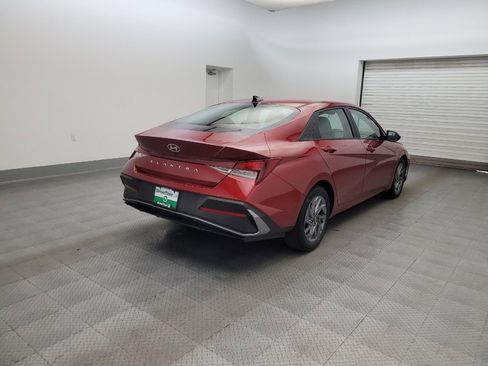Used 2024 Hyundai Elantra SEL FWD image 9