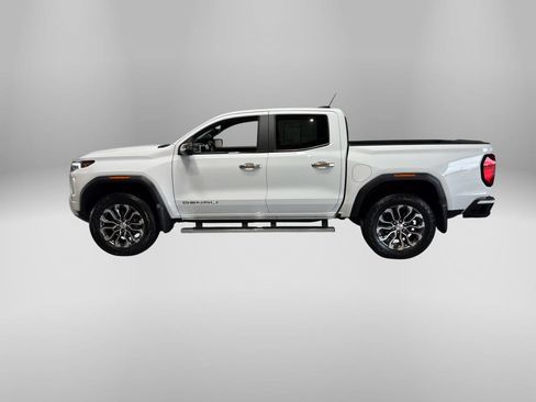 Used 2024 GMC Canyon Denali AWD/4WD image 3