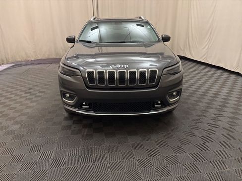 Used 2019 Jeep Cherokee Overland image 2