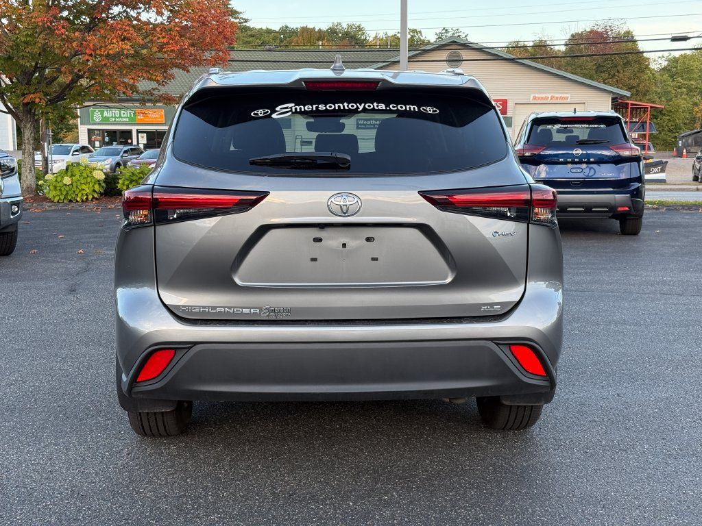 Certified 2026 Toyota Highlander XLE AWD/4WD image 4