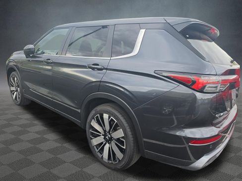 Used 2025 Mitsubishi Outlander AWD image 15