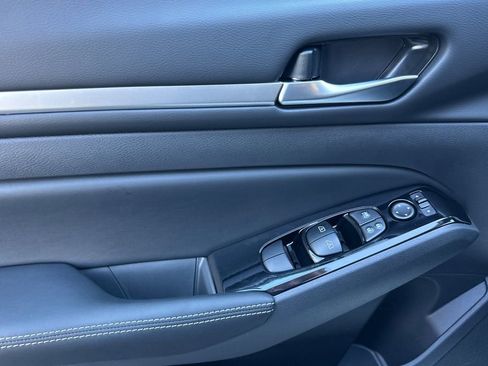 New 2025 Nissan Altima 2.5 SL image 9