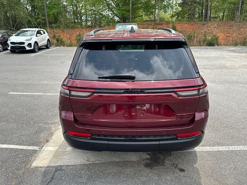 Used 2025 Jeep Grand Cherokee Limited w/ Black Appearance Package image 6