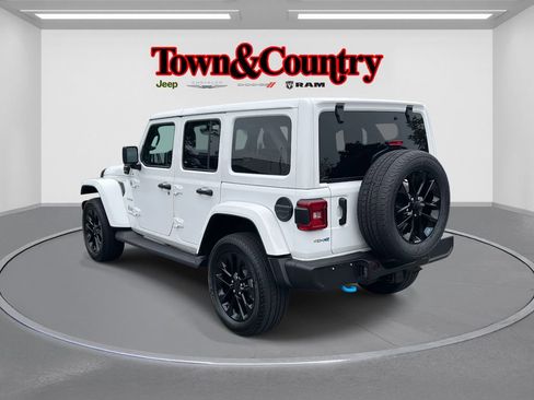 Used 2022 Jeep Wrangler Unlimited Sahara w/ Cold Weather Group image 7