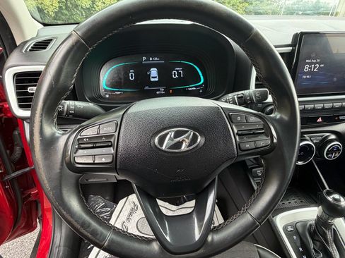 Used 2024 Hyundai Venue Limited FWD image 27