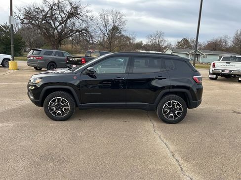 Used 2025 Jeep Compass Trailhawk image 2