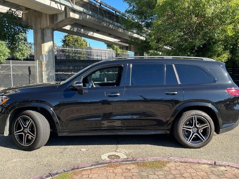Used 2024 Mercedes-Benz GLS 450 4MATIC image 2