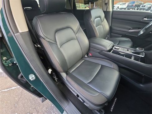 Certified 2023 Nissan Pathfinder SL w/ Black Appearance Package image 26