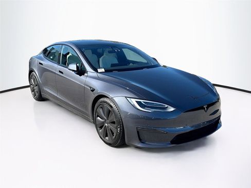 Used 2022 Tesla Model S Plaid image 1
