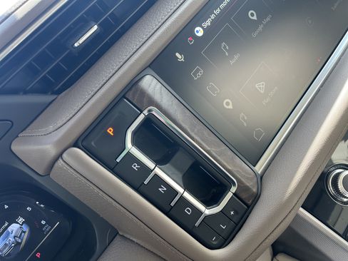 Used 2024 GMC Yukon Denali w/ Advanced Technology Package AWD/4WD image 26
