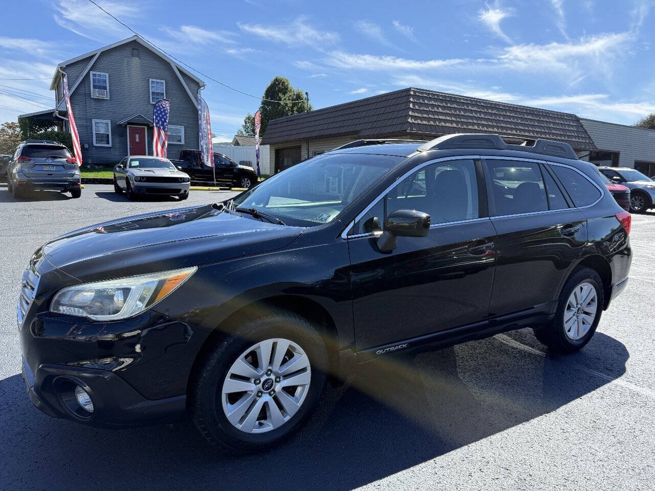 Used 2017 Subaru Outback 2.5i Premium AWD/4WD image 3