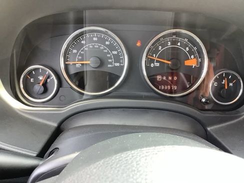Used 2014 Jeep Compass Latitude FWD image 28