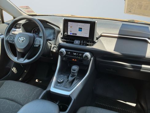 Used 2025 Toyota RAV4 XLE AWD/4WD image 14
