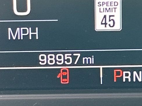 Used 2018 Chevrolet Suburban Premier image 10