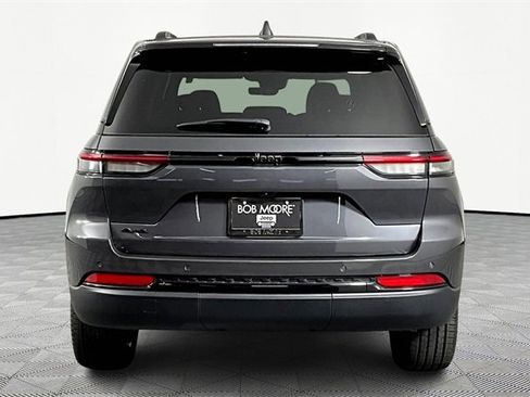 New 2025 Jeep Grand Cherokee Laredo image 5