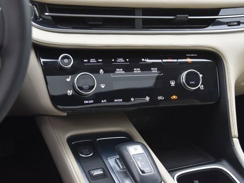 Used 2023 INFINITI QX60 Luxe image 40