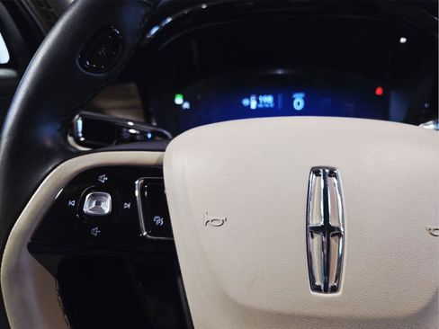 Used 2025 Lincoln Corsair Reserve AWD/4WD image 15